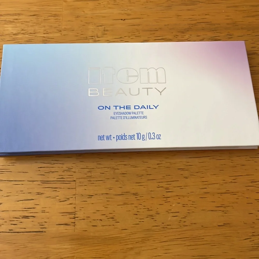 NWT ON THE DAILY EYESHADOW PALETTE | ITEM BEAUTY